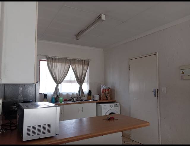 2 BEDROOM SECTIONAL TITLE FOR SALE IN BOKSBURG NORTH